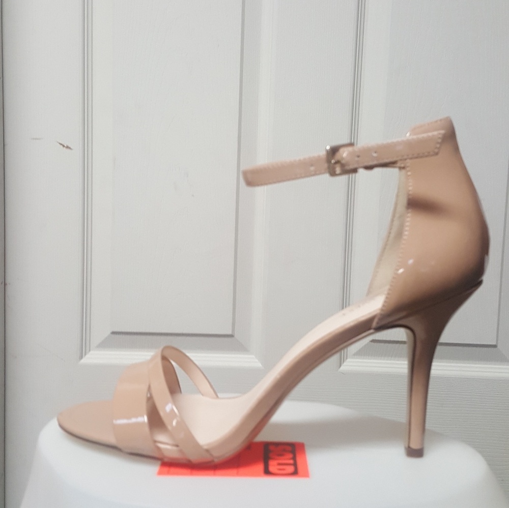 Nude colored brand new heely strap shoes